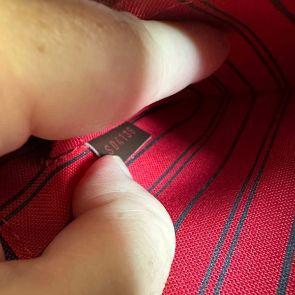 Louis Vuitton Neverfull MM - Picture 12 of 16